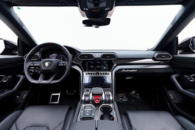 Photo of 2023 Gray Lamborghini Urus