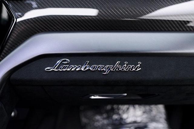 Photo of 2023 Gray Lamborghini Urus