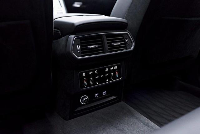 Photo of 2023 Gray Lamborghini Urus