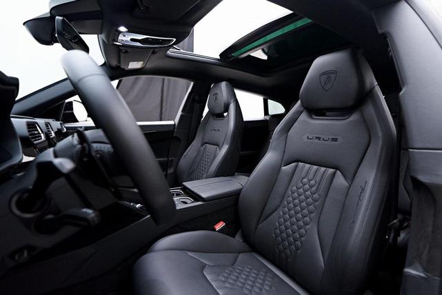 Photo of 2023 Gray Lamborghini Urus