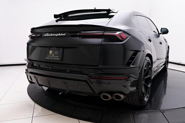 Photo of 2023 Gray Lamborghini Urus
