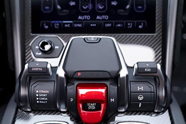 Photo of 2023 Gray Lamborghini Urus