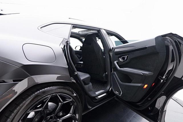 Photo of 2023 Gray Lamborghini Urus