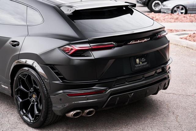 Photo of 2023 Gray Lamborghini Urus