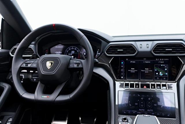 Photo of 2023 Gray Lamborghini Urus