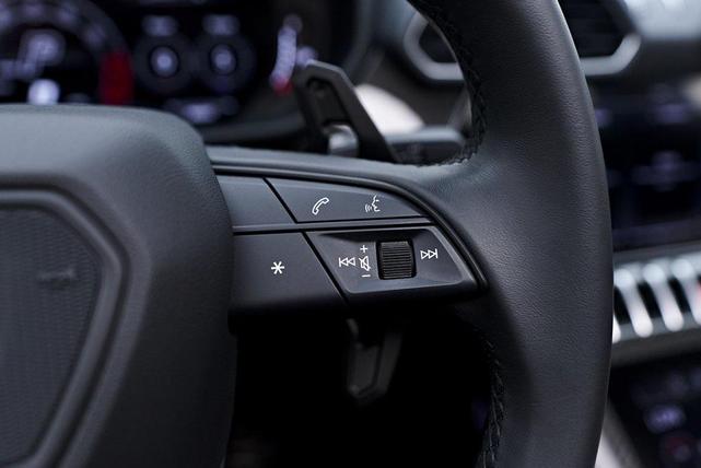 Photo of 2023 Gray Lamborghini Urus
