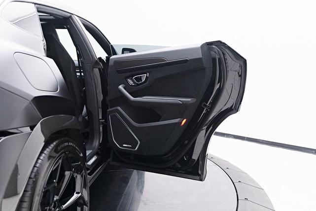 Photo of 2023 Gray Lamborghini Urus