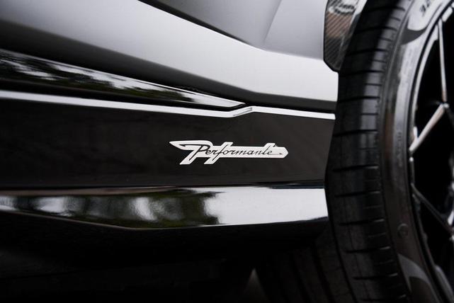 Photo of 2023 Gray Lamborghini Urus