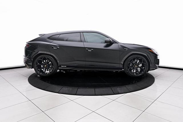 Photo of 2023 Gray Lamborghini Urus