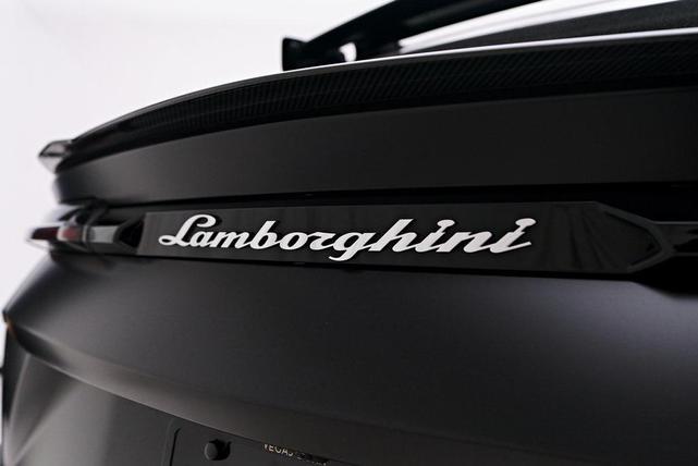 Photo of 2023 Gray Lamborghini Urus