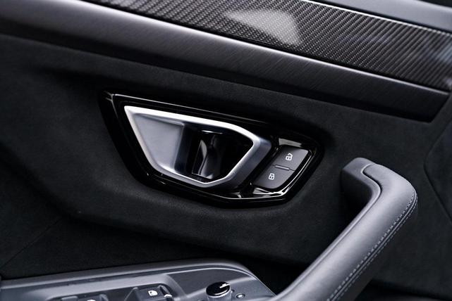 Photo of 2023 Gray Lamborghini Urus