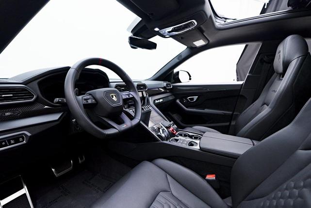 Photo of 2023 Gray Lamborghini Urus