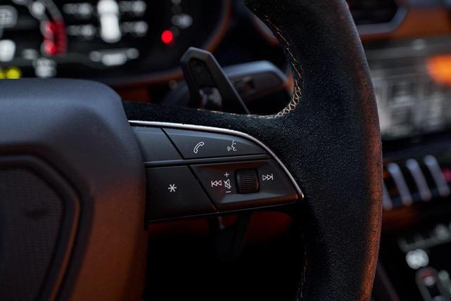 Photo of 2022 Grigio Keres Metallic Lamborghini Urus