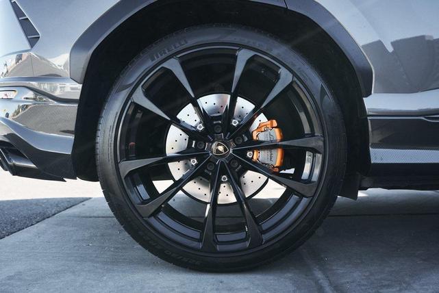 Photo of 2022 Grigio Keres Metallic Lamborghini Urus