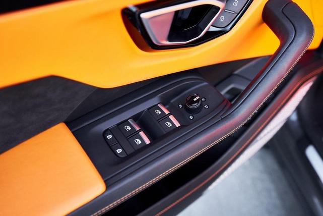 Photo of 2022 Grigio Keres Metallic Lamborghini Urus
