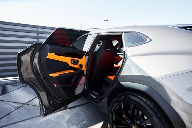 Photo of 2022 Grigio Keres Metallic Lamborghini Urus