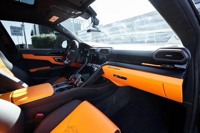 Photo of 2022 Grigio Keres Metallic Lamborghini Urus