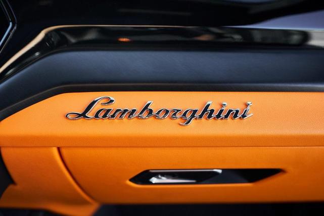 Photo of 2022 Grigio Keres Metallic Lamborghini Urus