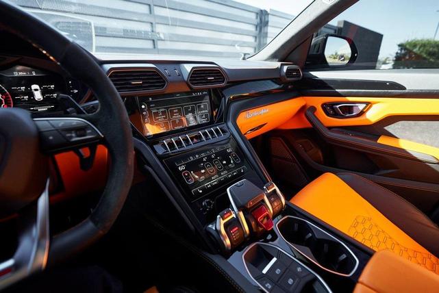 Photo of 2022 Grigio Keres Metallic Lamborghini Urus