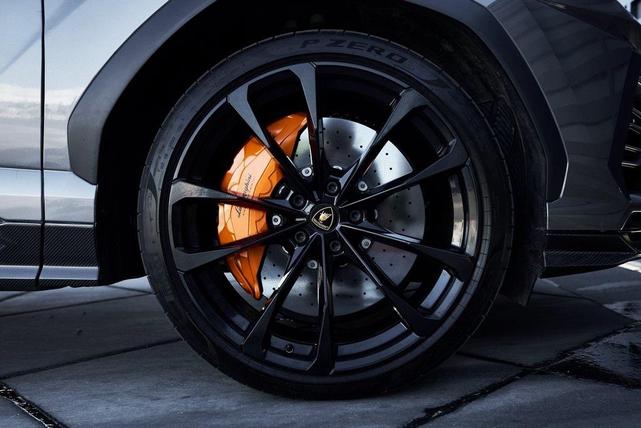Photo of 2022 Grigio Keres Metallic Lamborghini Urus