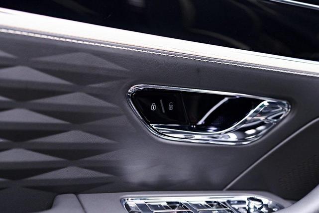 Photo of 2023 Beluga Bentley Flying Spur