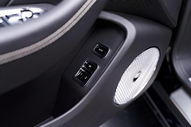Photo of 2023 Beluga Bentley Flying Spur