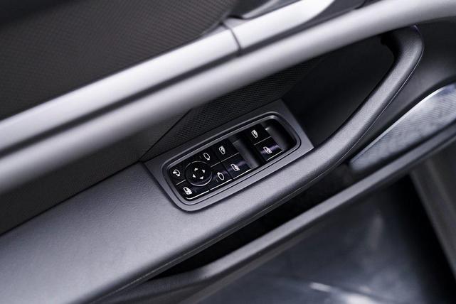 Photo of 2020 White Porsche Taycan