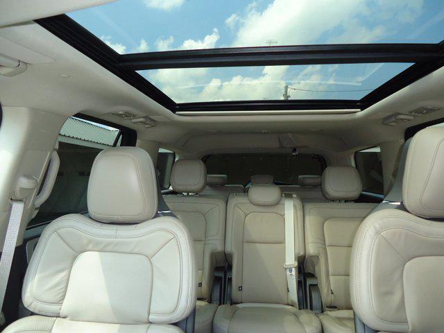 Photo of 2022 Infinite Black Metallic Clearcoat Lincoln Navigator
