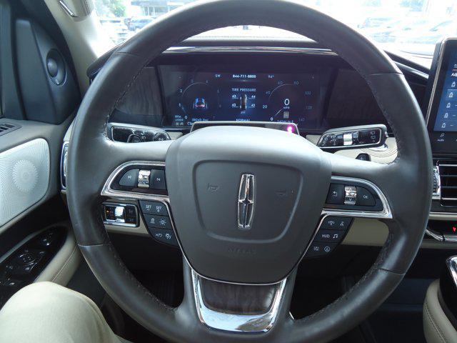 Photo of 2022 Infinite Black Metallic Clearcoat Lincoln Navigator