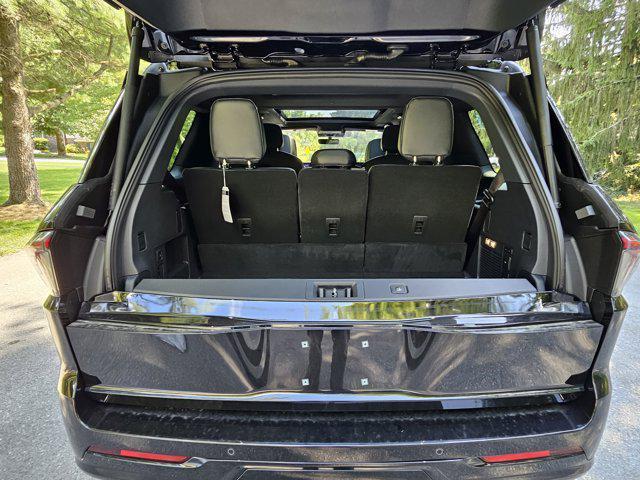 Photo of 2025 INFINITE BLACK MET Lincoln Navigator