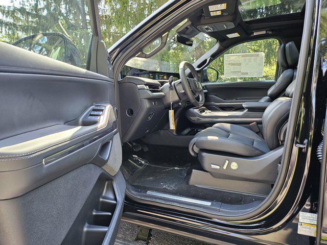 Photo of 2025 INFINITE BLACK MET Lincoln Navigator