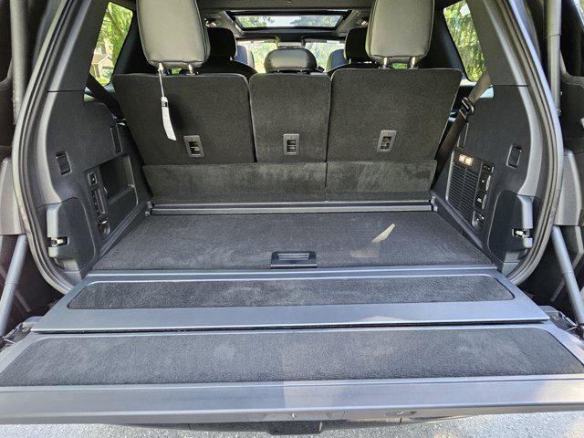 Photo of 2025 INFINITE BLACK MET Lincoln Navigator