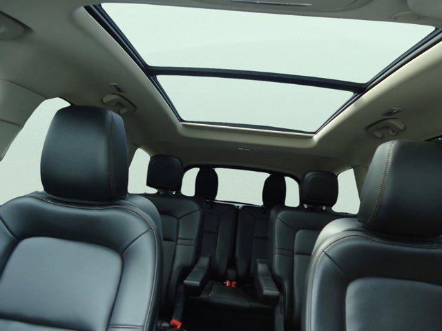 Photo of 2022 Silver Radiance Metallic Clearcoat Lincoln Aviator