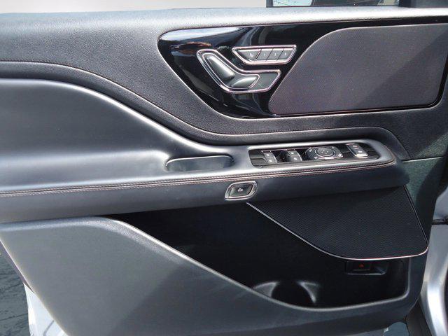 Photo of 2022 Silver Radiance Metallic Clearcoat Lincoln Aviator
