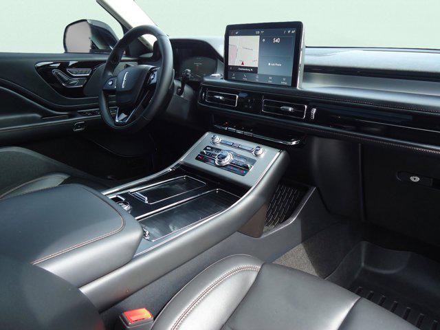 Photo of 2022 Silver Radiance Metallic Clearcoat Lincoln Aviator