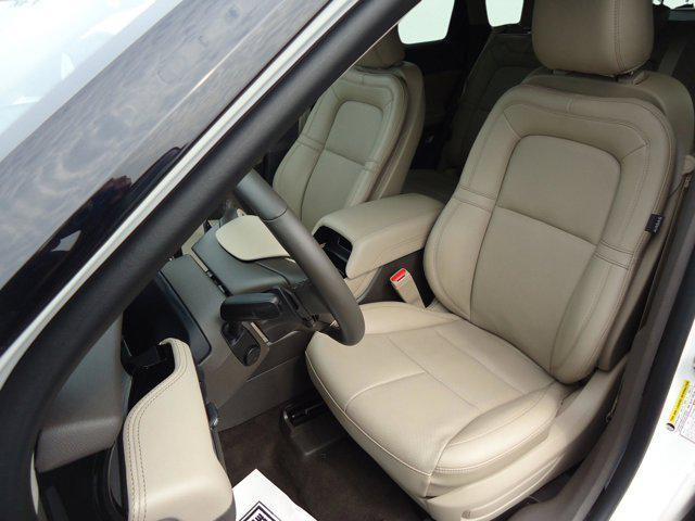 Photo of 2023 White Lincoln Corsair