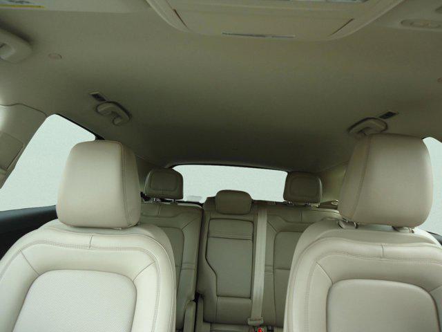 Photo of 2023 White Lincoln Corsair