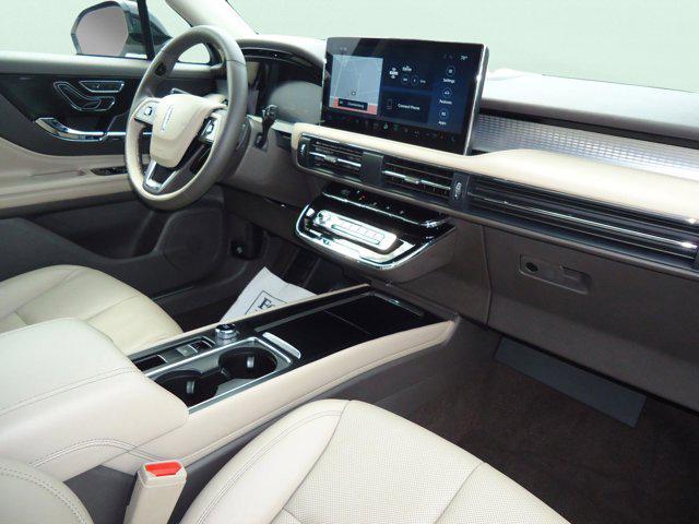 Photo of 2023 White Lincoln Corsair