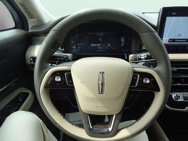 Photo of 2023 White Lincoln Corsair
