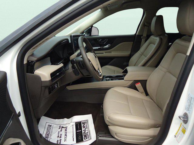 Photo of 2023 White Lincoln Corsair