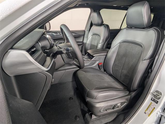 Photo of 2025 Bright White Clearcoat Jeep Grand Cherokee L