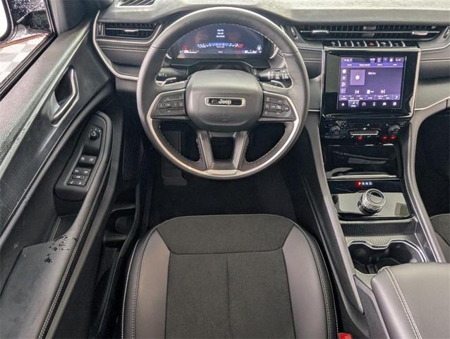 Photo of 2025 Bright White Clearcoat Jeep Grand Cherokee L