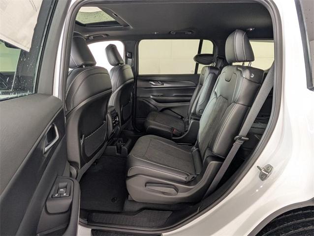 Photo of 2025 Bright White Clearcoat Jeep Grand Cherokee L