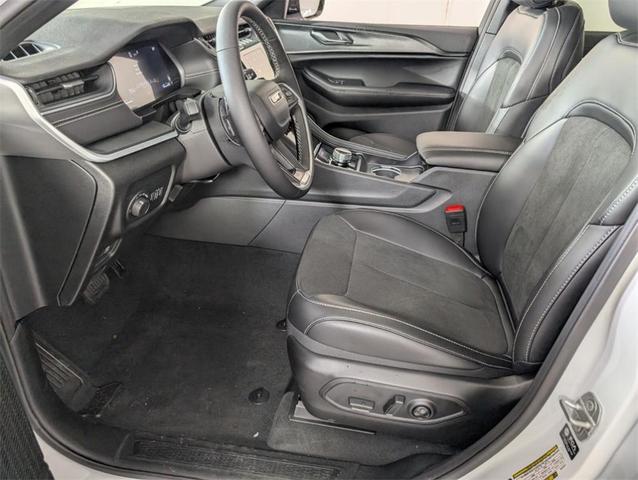 Photo of 2025 Bright White Clearcoat Jeep Grand Cherokee L