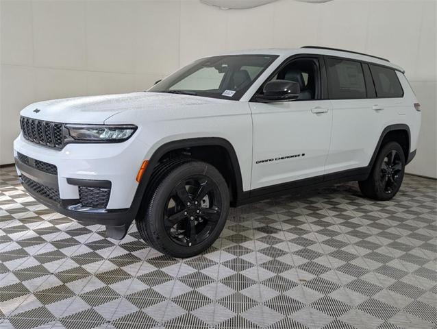 Photo of 2025 Bright White Clearcoat Jeep Grand Cherokee L