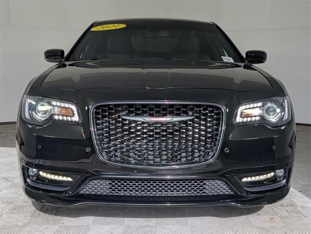 Photo of 2021 Gloss Black Chrysler 300