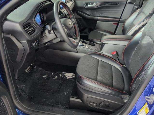 Photo of 2023 Blue Metallic Ford Escape