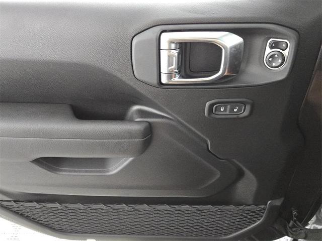 Photo of 2025 Granite Crystal Clearcoat Metallic Jeep Wrangler