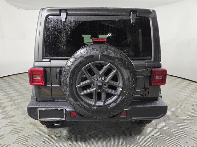 Photo of 2025 Granite Crystal Clearcoat Metallic Jeep Wrangler