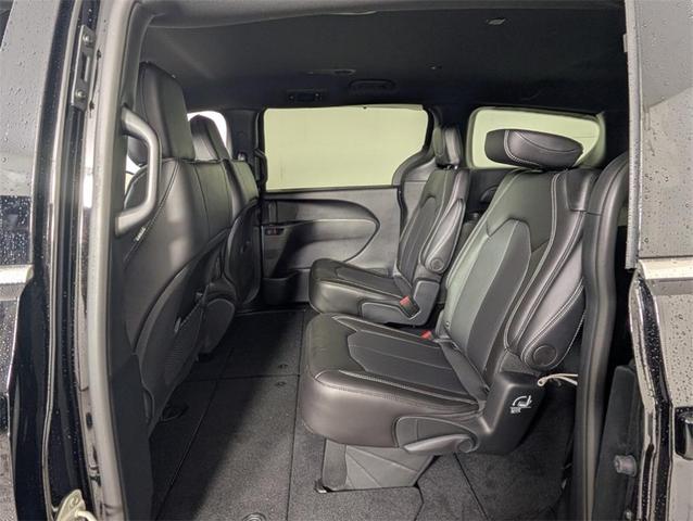 Photo of 2025 Diamond Black Chrysler Voyager
